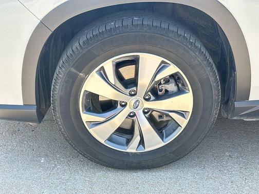 Crystal White Pearl 2022 Subaru Ascent Premium 8-Passenger