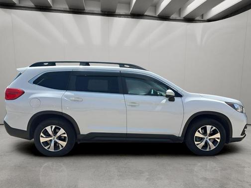 Crystal White Pearl 2022 Subaru Ascent Premium 8-Passenger