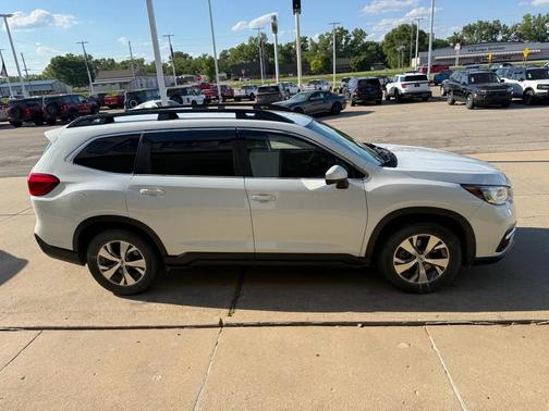 Crystal White Pearl 2022 Subaru Ascent Premium 8-Passenger