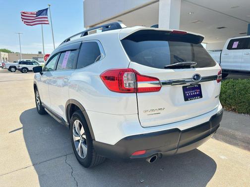 Crystal White Pearl 2022 Subaru Ascent Premium 8-Passenger