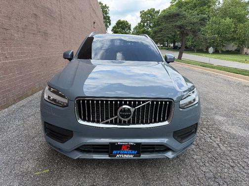 Thunder Grey Metallic 2022 Volvo XC90 T6 Momentum