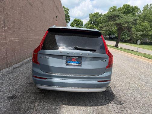 Thunder Grey Metallic 2022 Volvo XC90 T6 Momentum