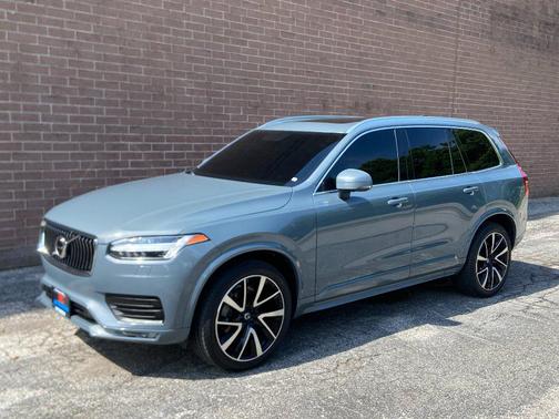 Thunder Grey Metallic 2022 Volvo XC90 T6 Momentum