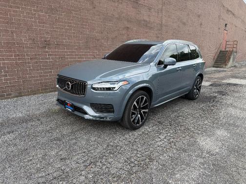 Thunder Grey Metallic 2022 Volvo XC90 T6 Momentum