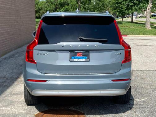 Thunder Grey Metallic 2022 Volvo XC90 T6 Momentum