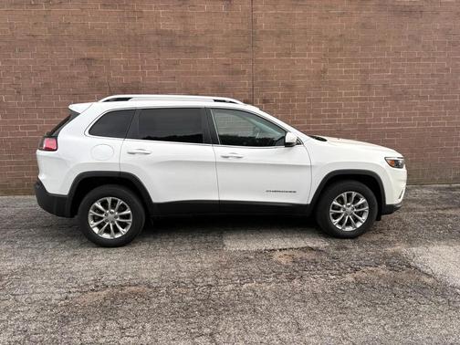Bright White Clearcoat 2019 Jeep Cherokee Latitude