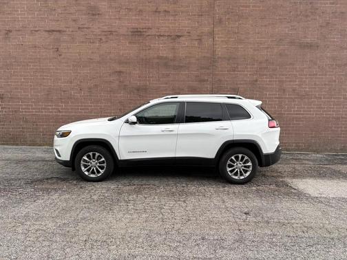 Bright White Clearcoat 2019 Jeep Cherokee Latitude