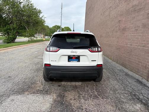 Bright White Clearcoat 2019 Jeep Cherokee Latitude