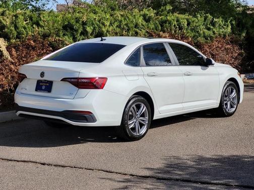 Opal White Pearl 2023 Volkswagen Jetta 1.5T SE