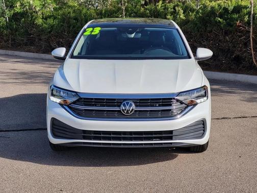 Opal White Pearl 2023 Volkswagen Jetta 1.5T SE