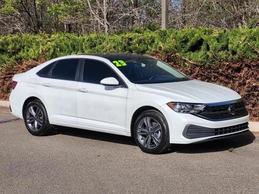 Opal White Pearl 2023 Volkswagen Jetta 1.5T SE