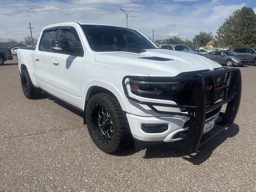 Ivory White Tri-Coat Pearlcoat 2022 RAM 1500 Limited