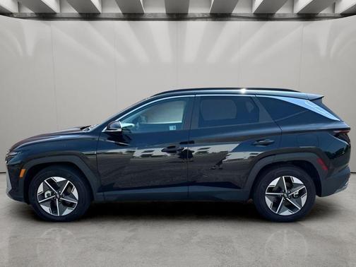 Phantom Black 2025 Hyundai TUCSON SEL Convenience