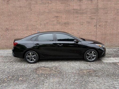 Aurora Black 2023 Kia Forte LXS