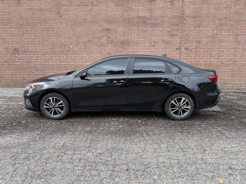 Aurora Black 2023 Kia Forte LXS