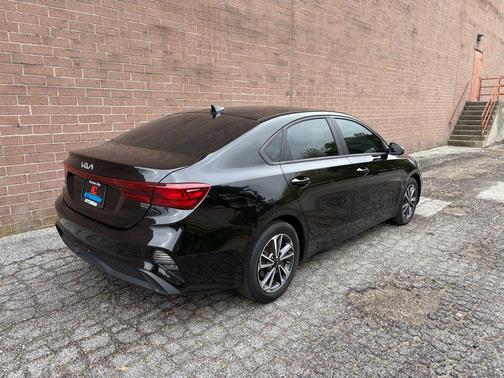 Aurora Black 2023 Kia Forte LXS