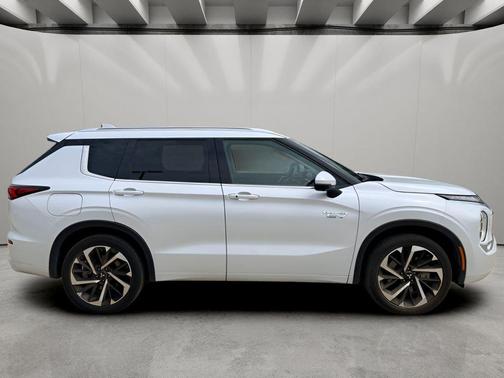 White Diamond 2024 Mitsubishi Outlander PHEV SEL