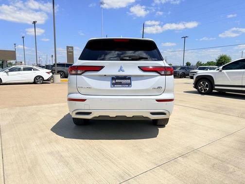 White Diamond 2024 Mitsubishi Outlander PHEV SEL