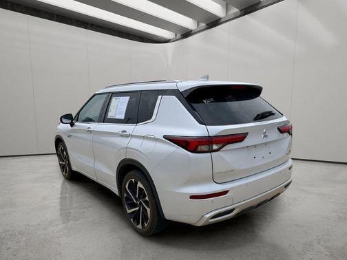 White Diamond 2024 Mitsubishi Outlander PHEV SEL