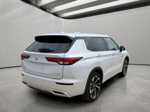 White Diamond 2024 Mitsubishi Outlander PHEV SEL