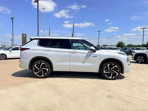 White Diamond 2024 Mitsubishi Outlander PHEV SEL
