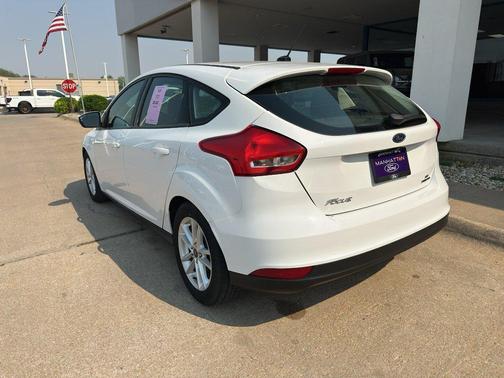 OXFORD WHITE 2016 Ford Focus SE