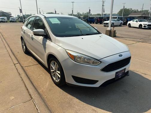 OXFORD WHITE 2016 Ford Focus SE