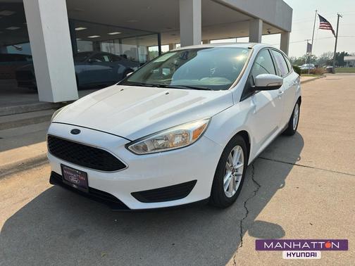 OXFORD WHITE 2016 Ford Focus SE