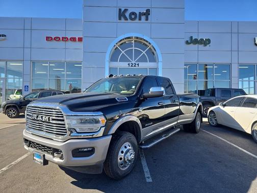 2020 RAM 3500 Laramie Crew Cab 4x4 8' Box