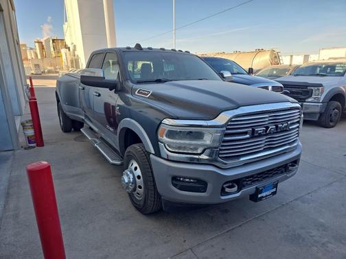 2020 RAM 3500 Laramie Crew Cab 4x4 8' Box