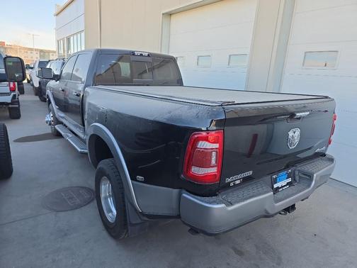 2020 RAM 3500 Laramie Crew Cab 4x4 8' Box