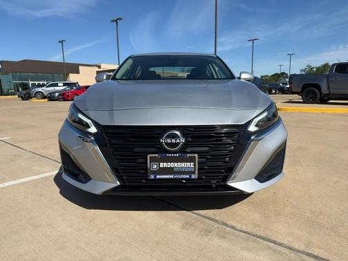 Brilliant Silver Metallic 2023 Nissan Altima 2.5 SL