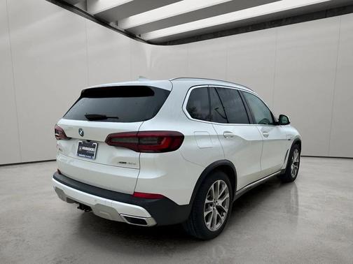 Mineral White Metallic 2022 BMW X5 PHEV xDrive45e