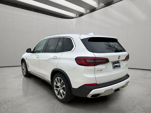 Mineral White Metallic 2022 BMW X5 PHEV xDrive45e