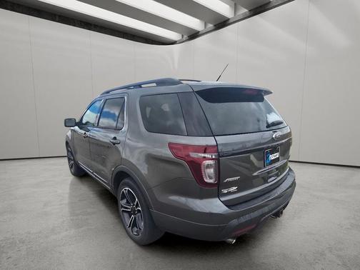 MAGNETIC 2015 Ford Explorer Sport