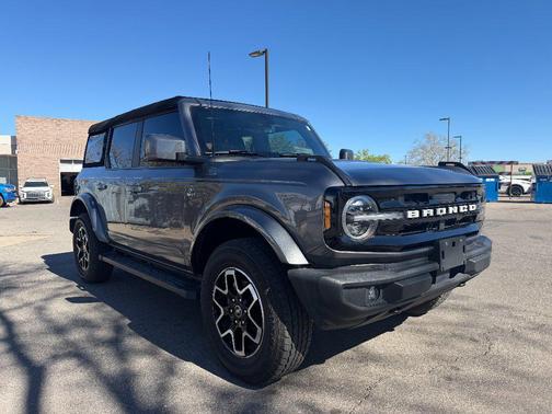 CARBONIZED GRAY METALLIC 2024 Ford Bronco Outer Banks