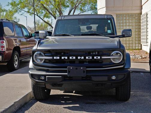 CARBONIZED GRAY METALLIC 2024 Ford Bronco Outer Banks