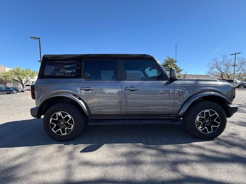 CARBONIZED GRAY METALLIC 2024 Ford Bronco Outer Banks