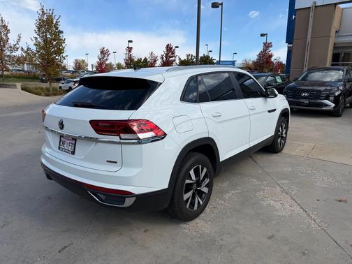 2022 Volkswagen Atlas Cross Sport 2.0T SE