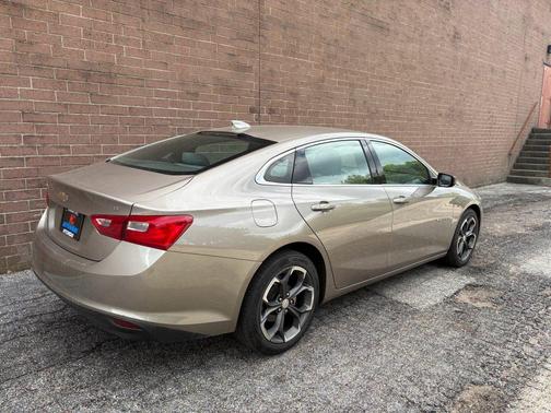 Mineral Gray Metallic 2023 Chevrolet Malibu FWD 1LT