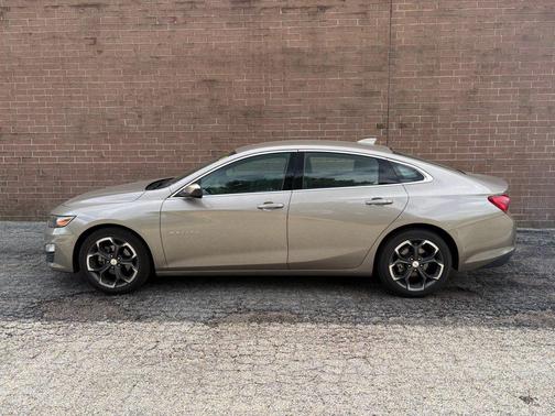 Mineral Gray Metallic 2023 Chevrolet Malibu FWD 1LT