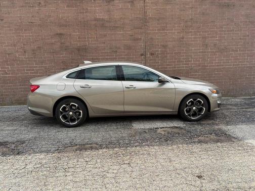 Mineral Gray Metallic 2023 Chevrolet Malibu FWD 1LT
