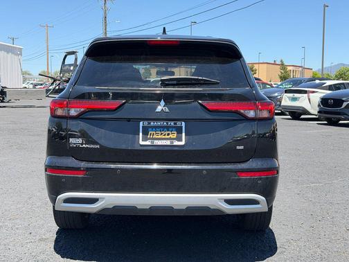 Labrador Black Pearl 2022 Mitsubishi Outlander SE Black Edition