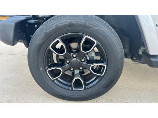 Billet Silver Metallic Clearcoat 2017 Jeep Wrangler Unlimited Sahara
