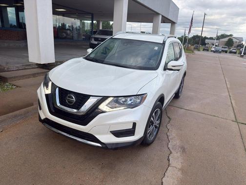 Pearl White Tricoat 2019 Nissan Rogue SV