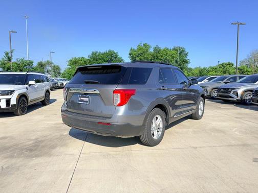 CARBONIZED GRAY METALLIC 2024 Ford Explorer XLT