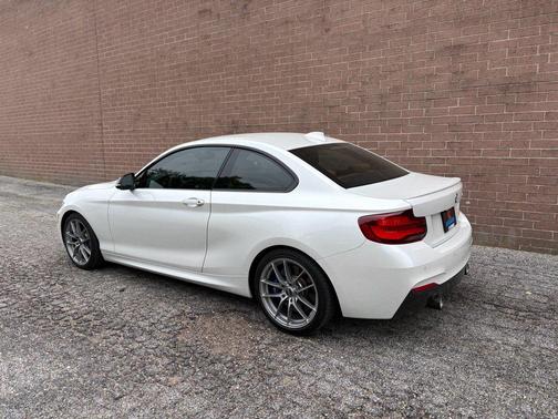 Mineral White Metallic 2021 BMW M240 i