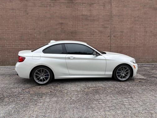 Mineral White Metallic 2021 BMW M240 i