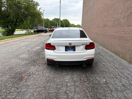 Mineral White Metallic 2021 BMW M240 i