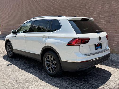 Opal White Pearl 2023 Volkswagen Tiguan 2.0T SE